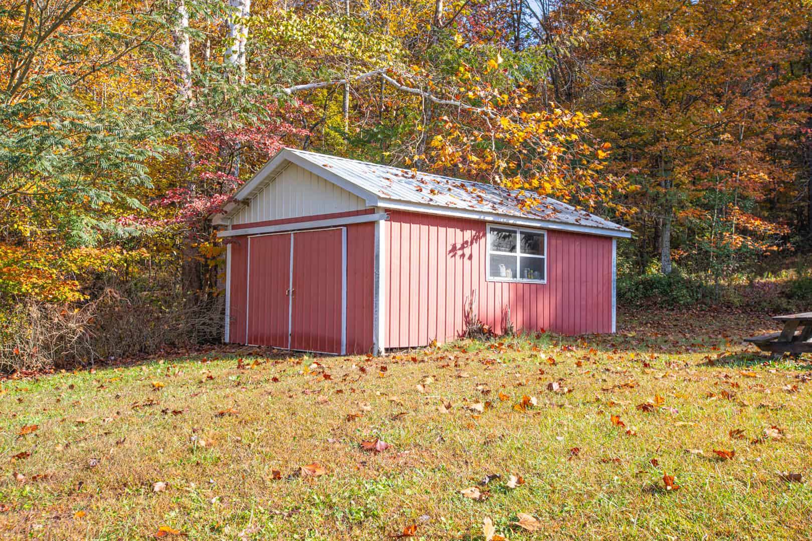 Liberty KY Country Home with Prime White-Tail Deer and Turkey Hunting Land