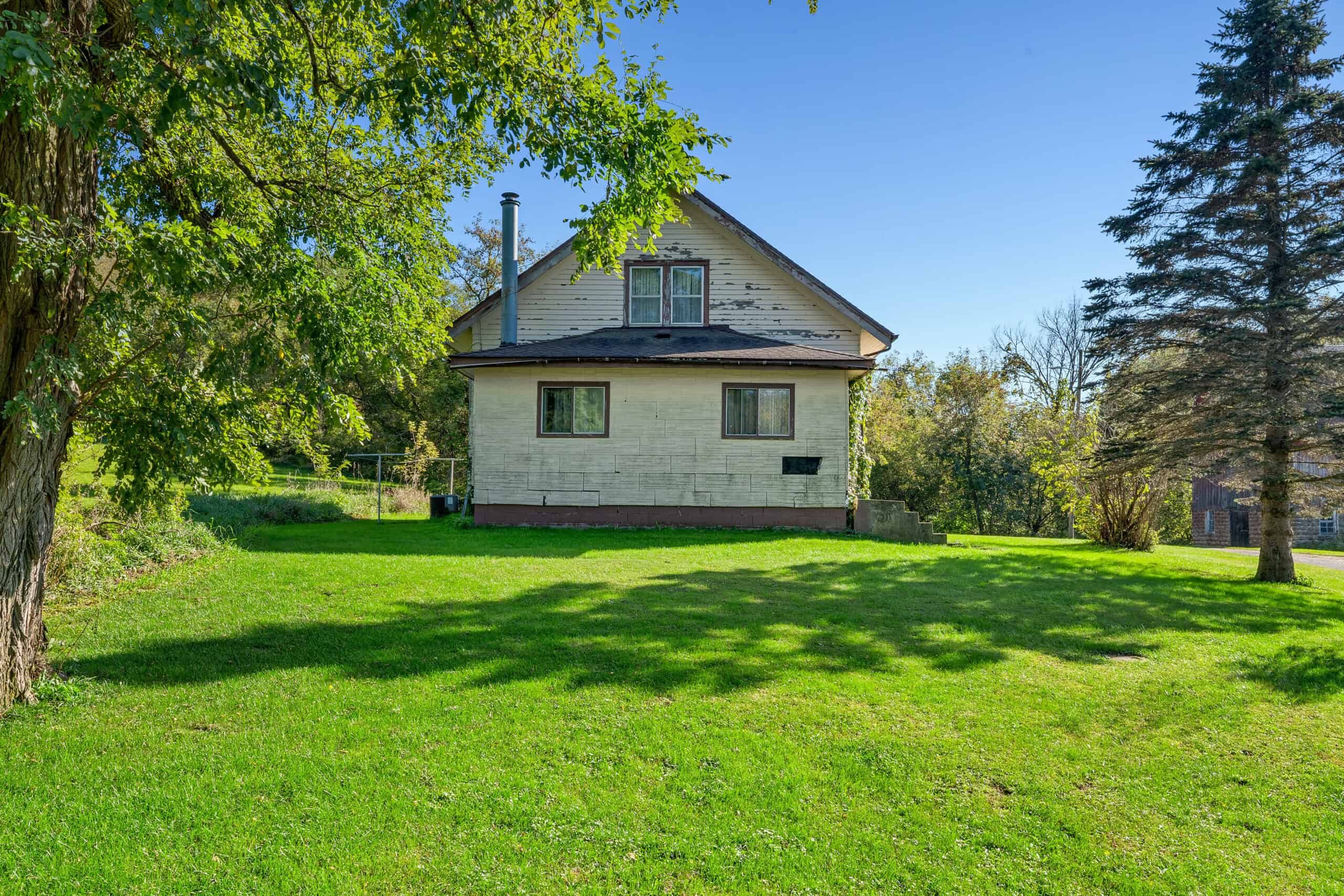 Trempealeau County Country Home & Hunting Property for Sale