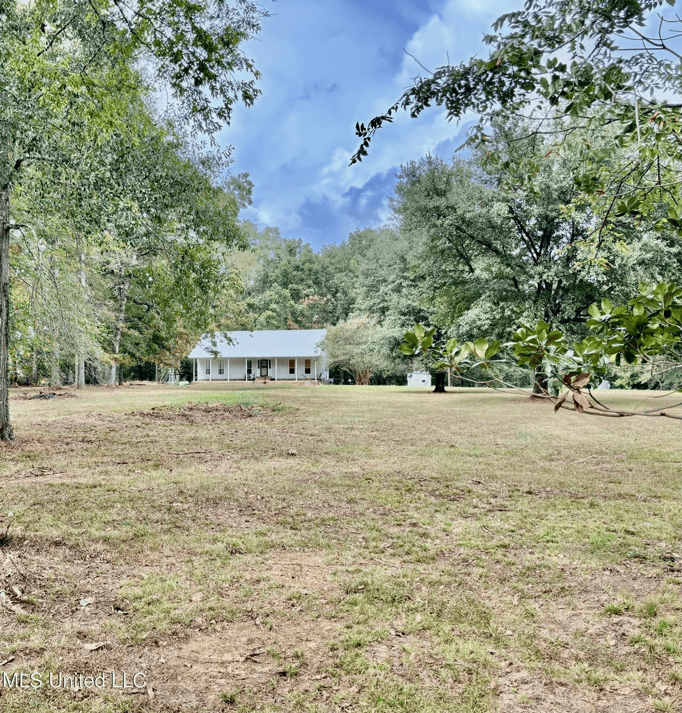 Farmhouse on Acreage with Hunting Land in Magnolia MS
