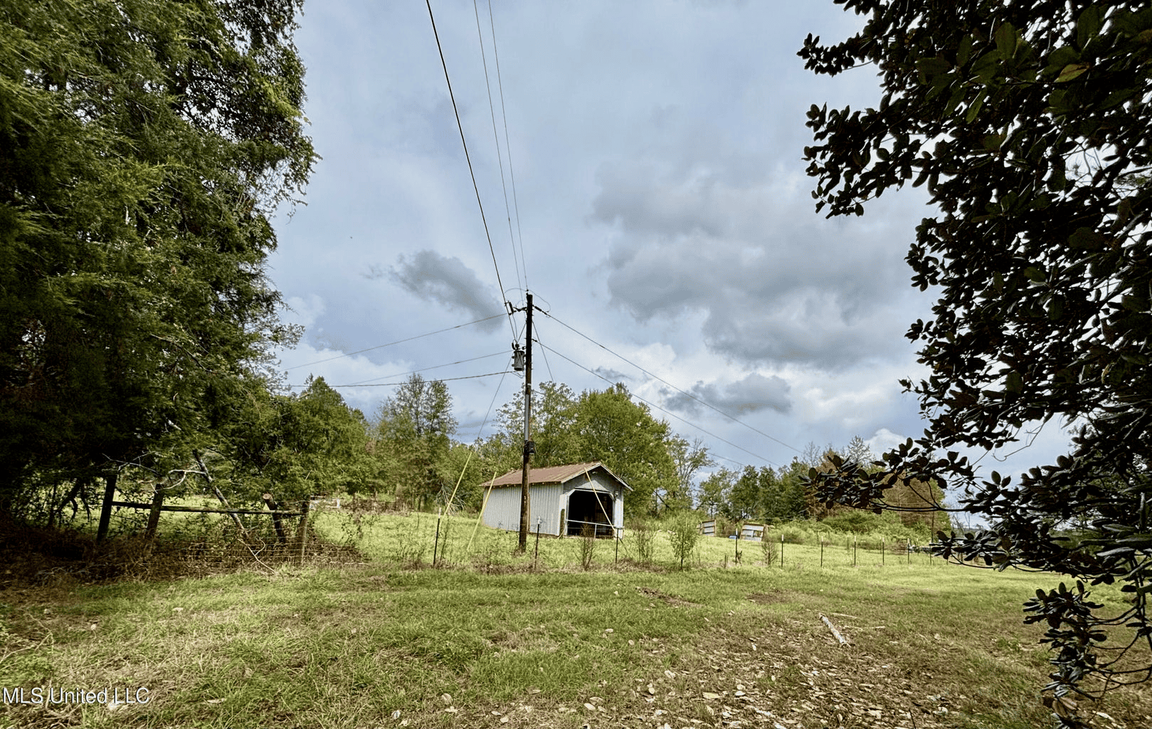 Farmhouse on Acreage with Hunting Land in Magnolia MS