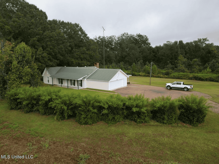 Remodeled Home on Acreage in Natchez, MIssissippi