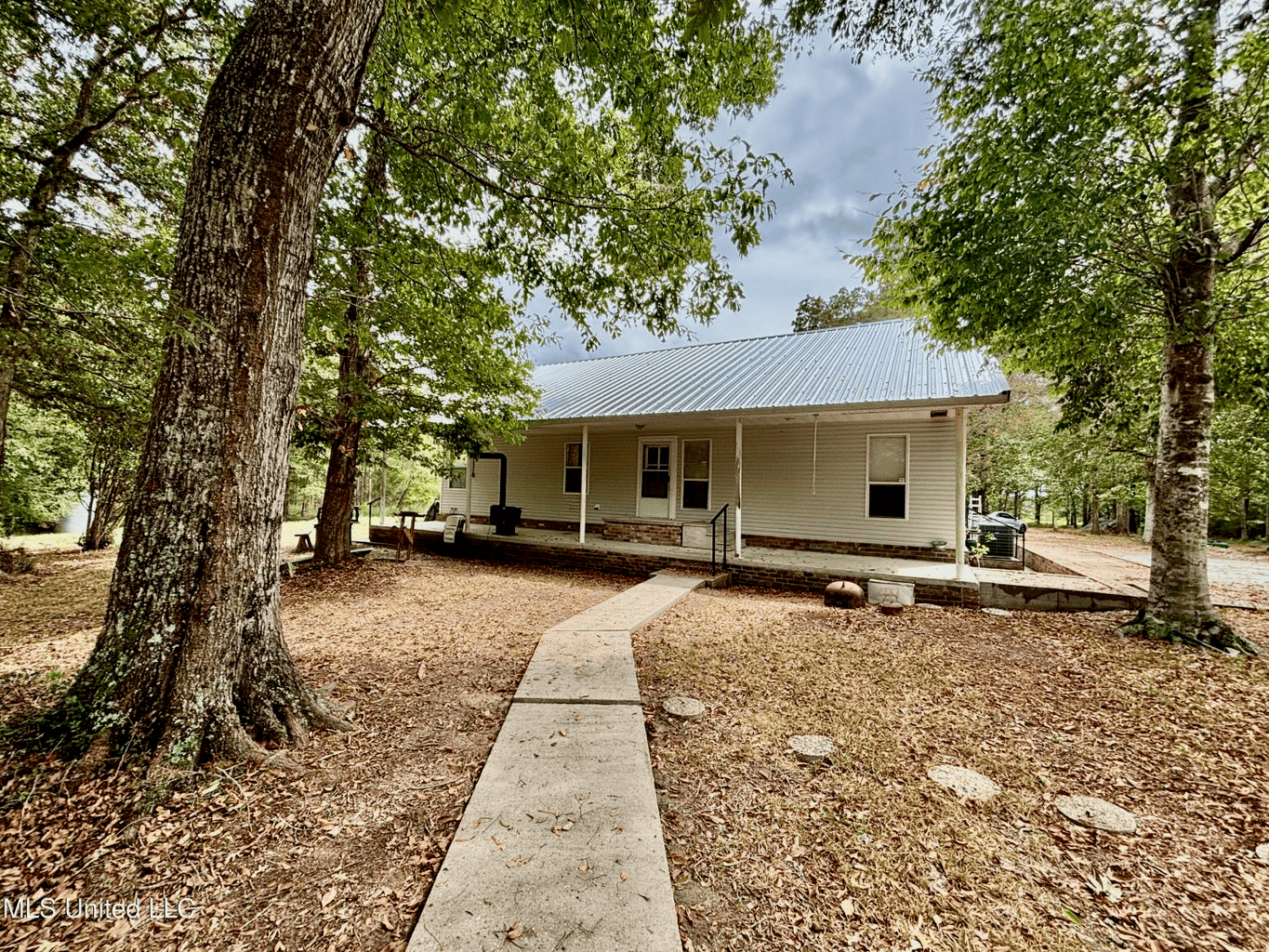 Farmhouse on Acreage with Hunting Land in Magnolia MS