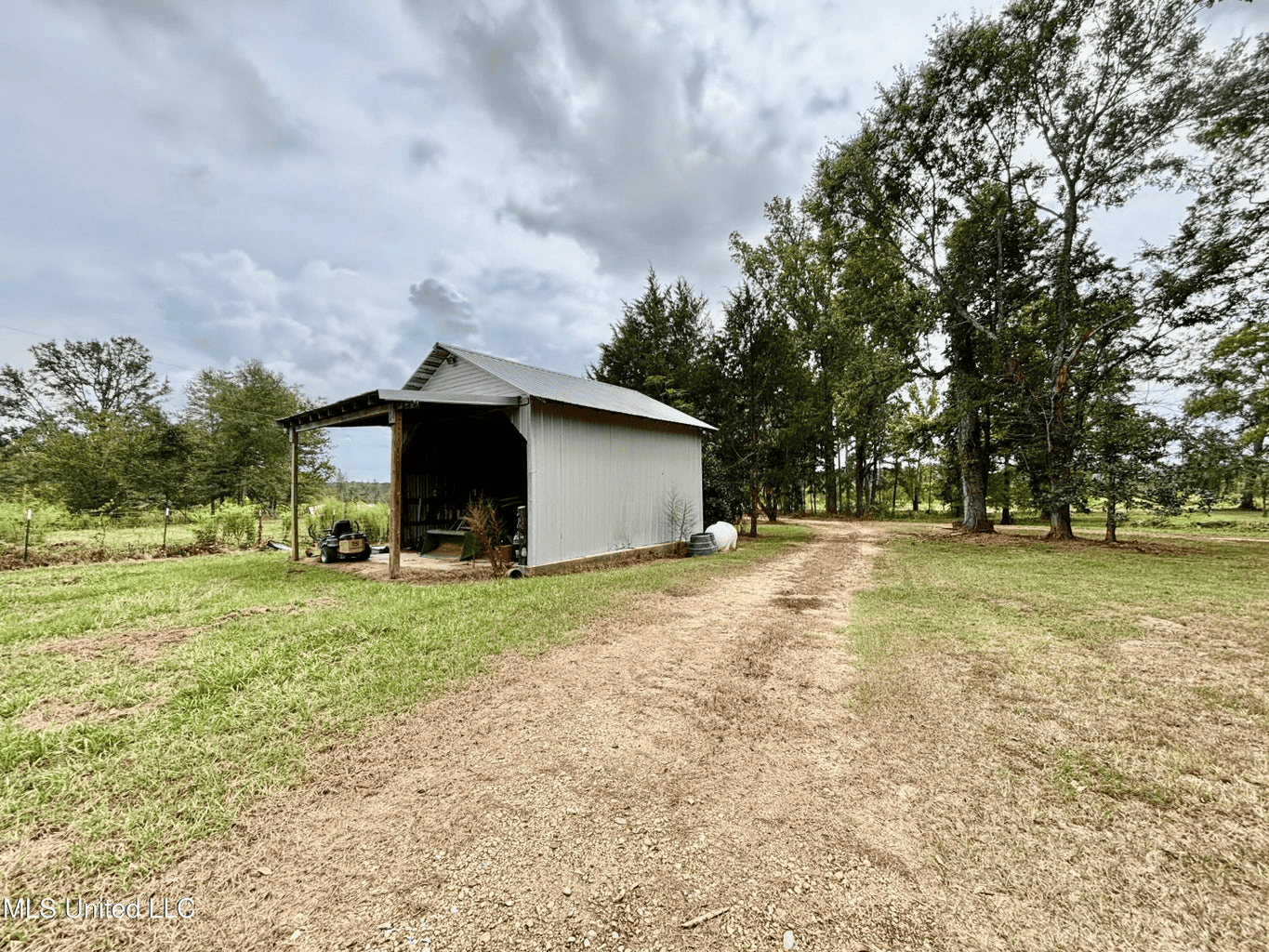 Farmhouse on Acreage with Hunting Land in Magnolia MS