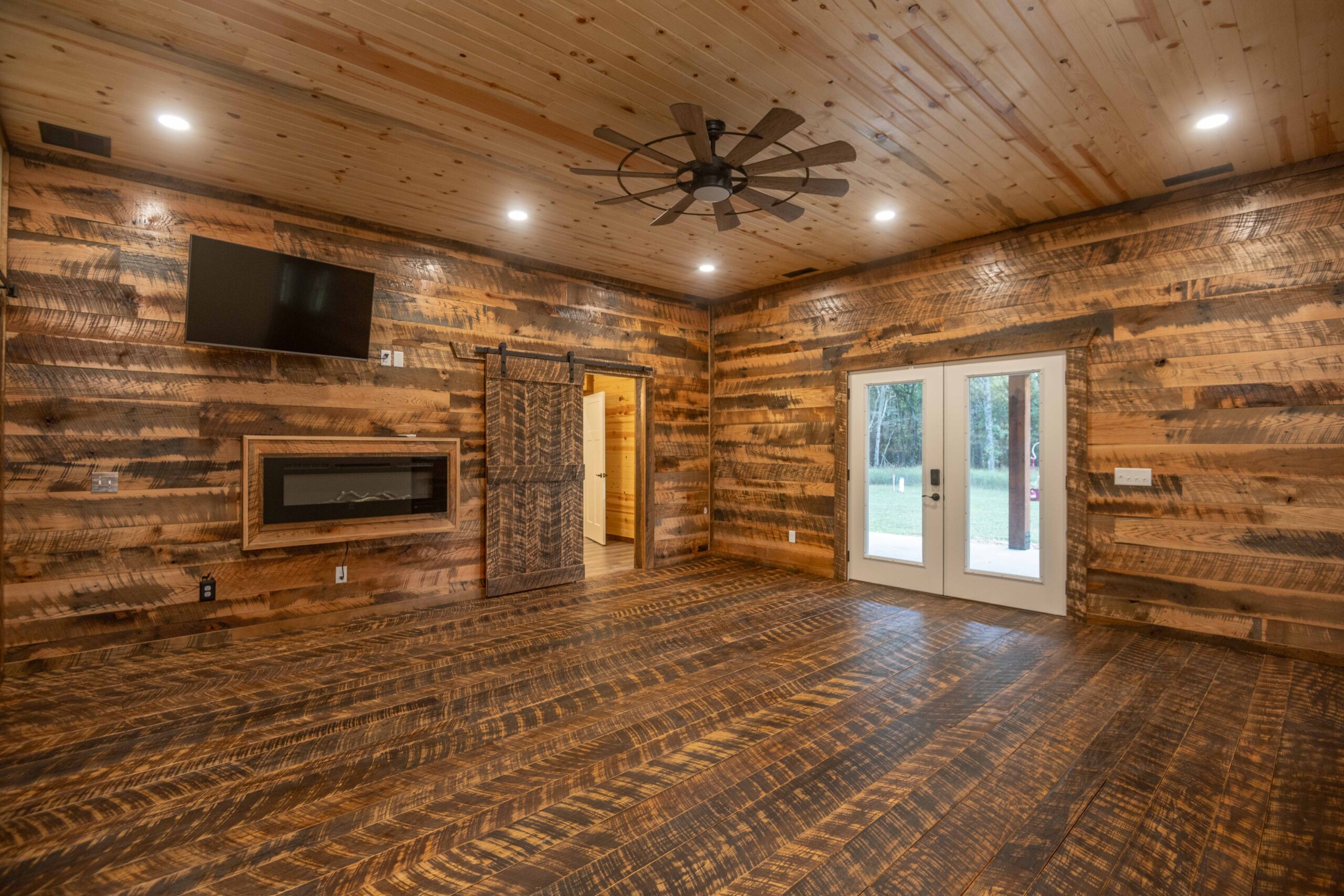 245.4 +\- acres with home in Cross Timbers MO