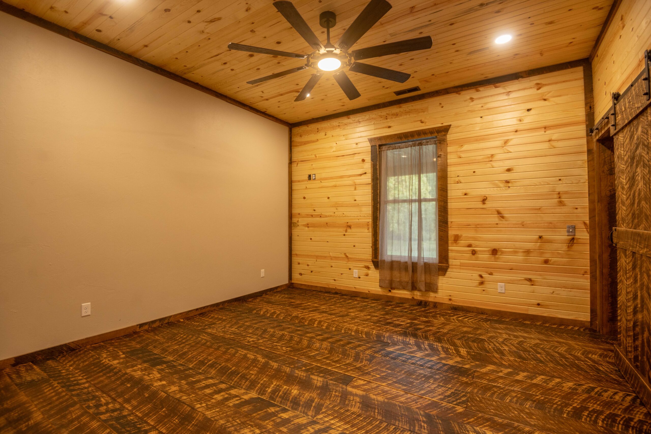 245.4 +\- acres with home in Cross Timbers MO