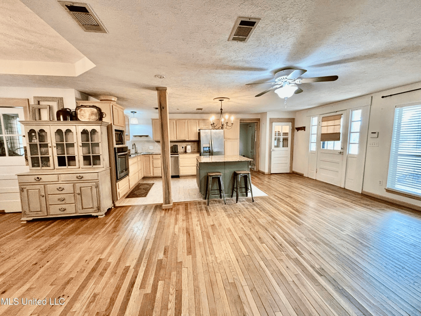 Farmhouse on Acreage with Hunting Land in Magnolia MS