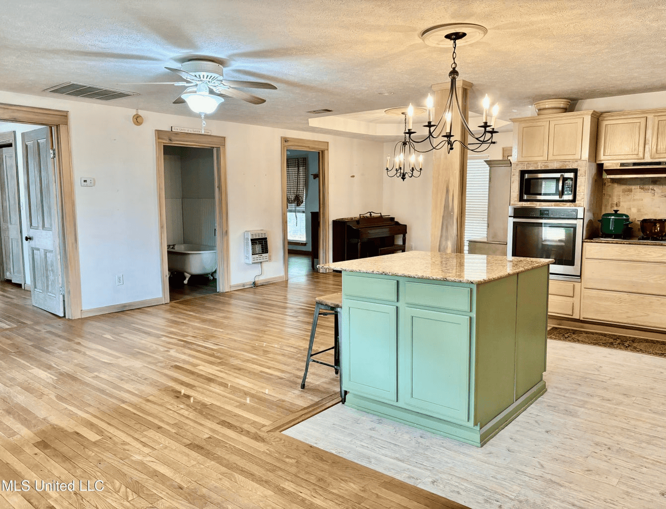 Farmhouse on Acreage with Hunting Land in Magnolia MS