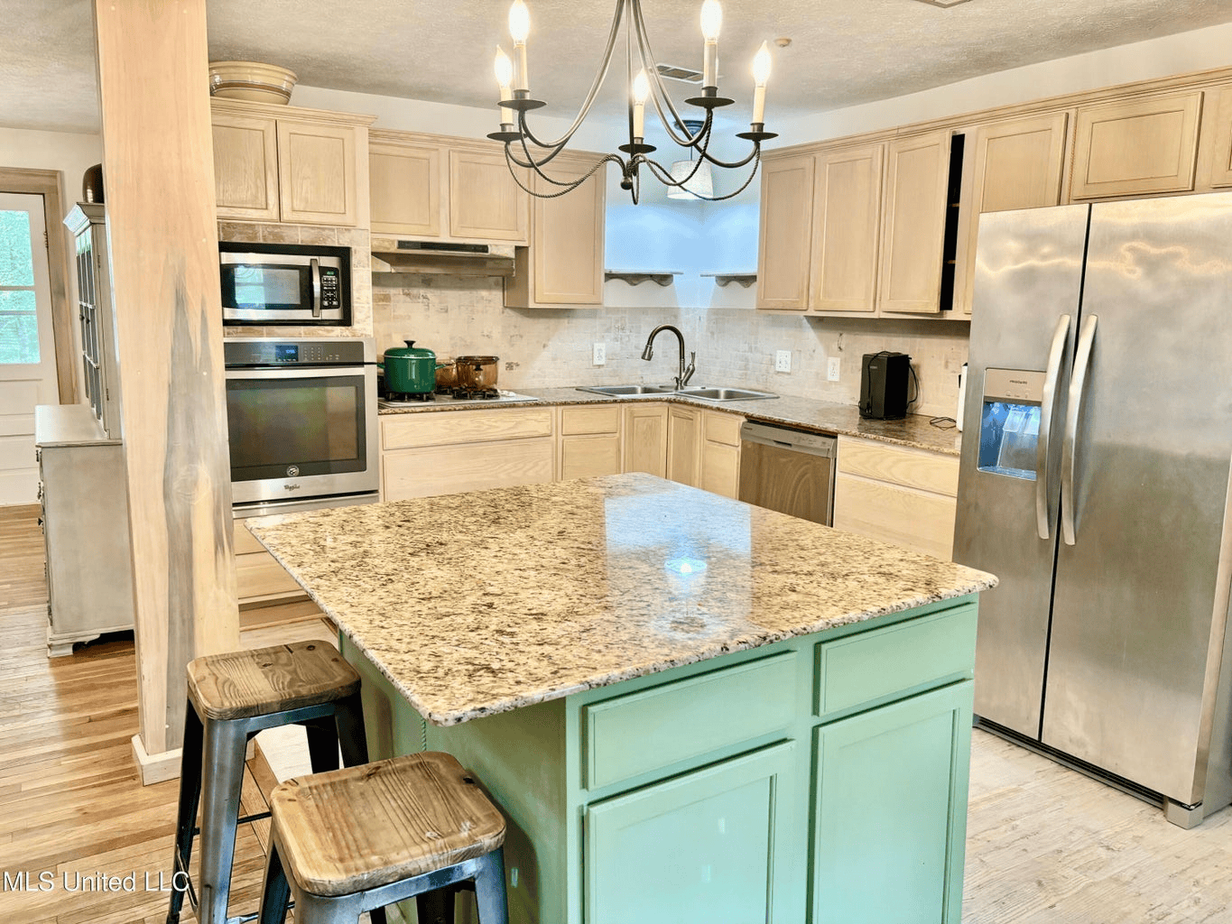 Farmhouse on Acreage with Hunting Land in Magnolia MS