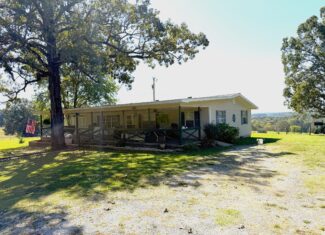 HOME AND WATERFRONT ACREAGE FOR SALE IN ARKANSAS