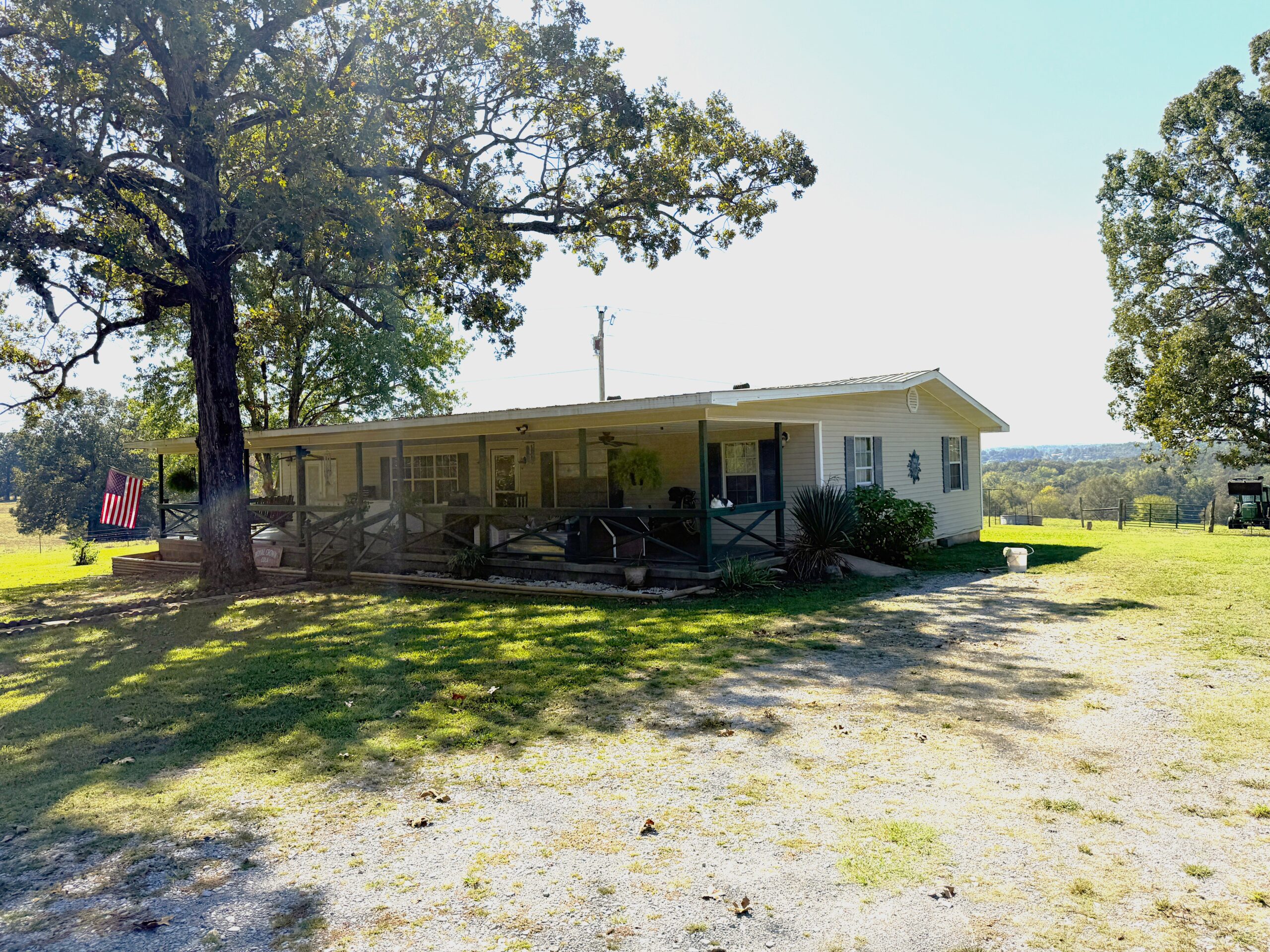 HOME AND WATERFRONT ACREAGE FOR SALE IN ARKANSAS