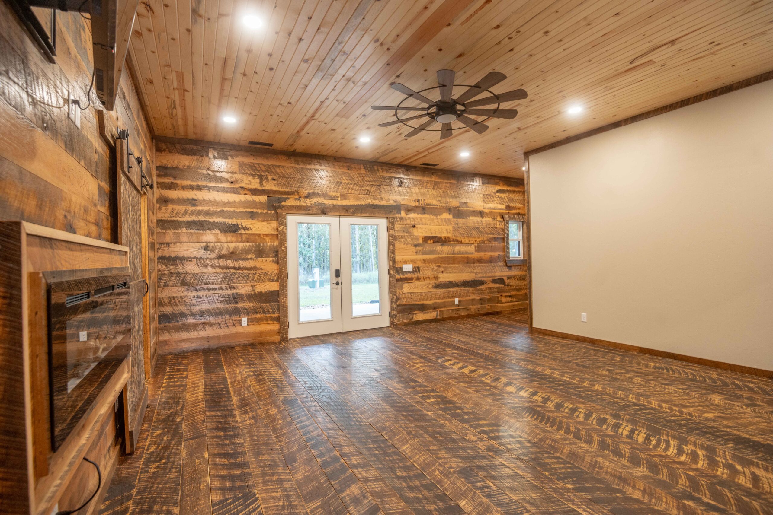 245.4 +\- acres with home in Cross Timbers MO