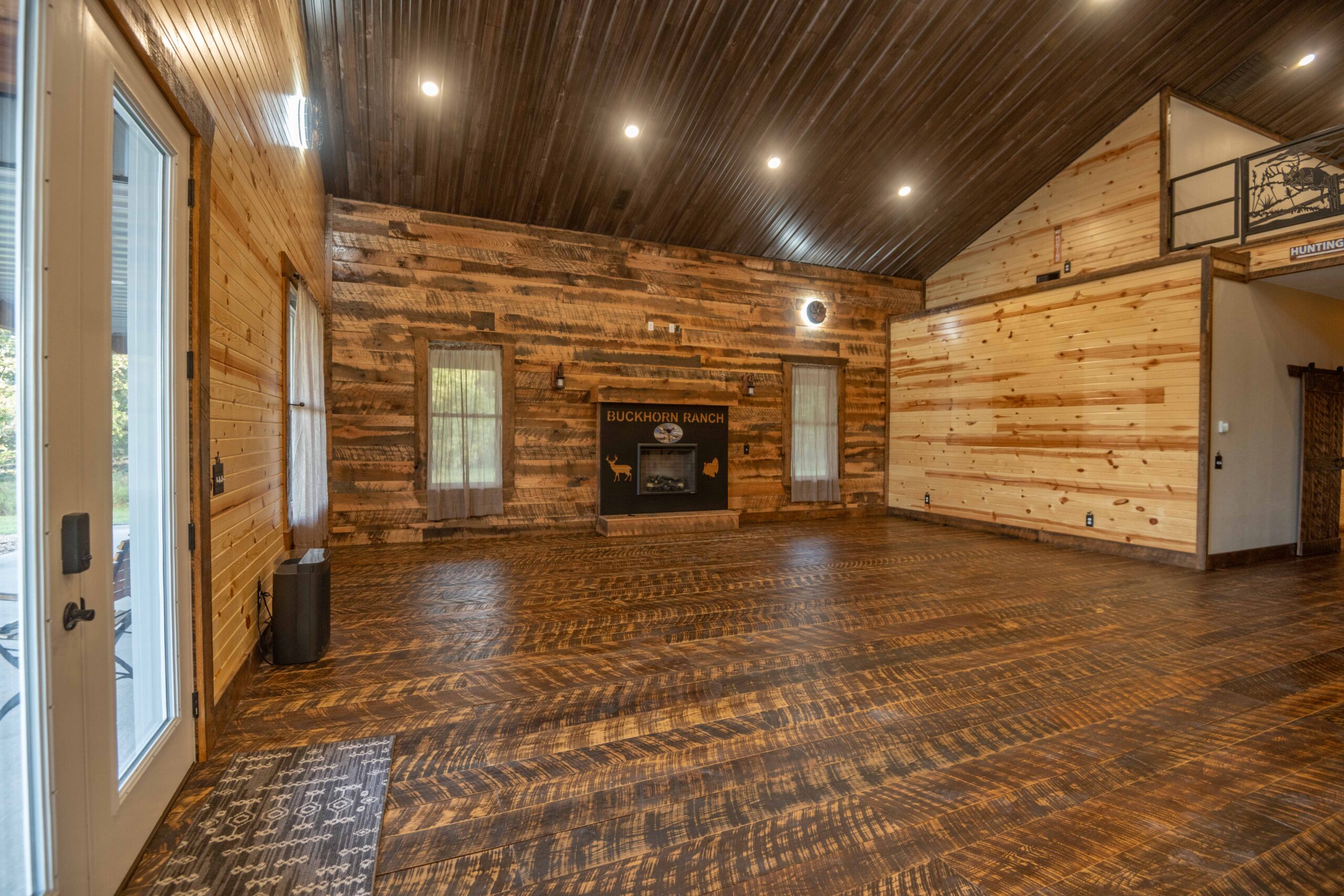 245.4 +\- acres with home in Cross Timbers MO