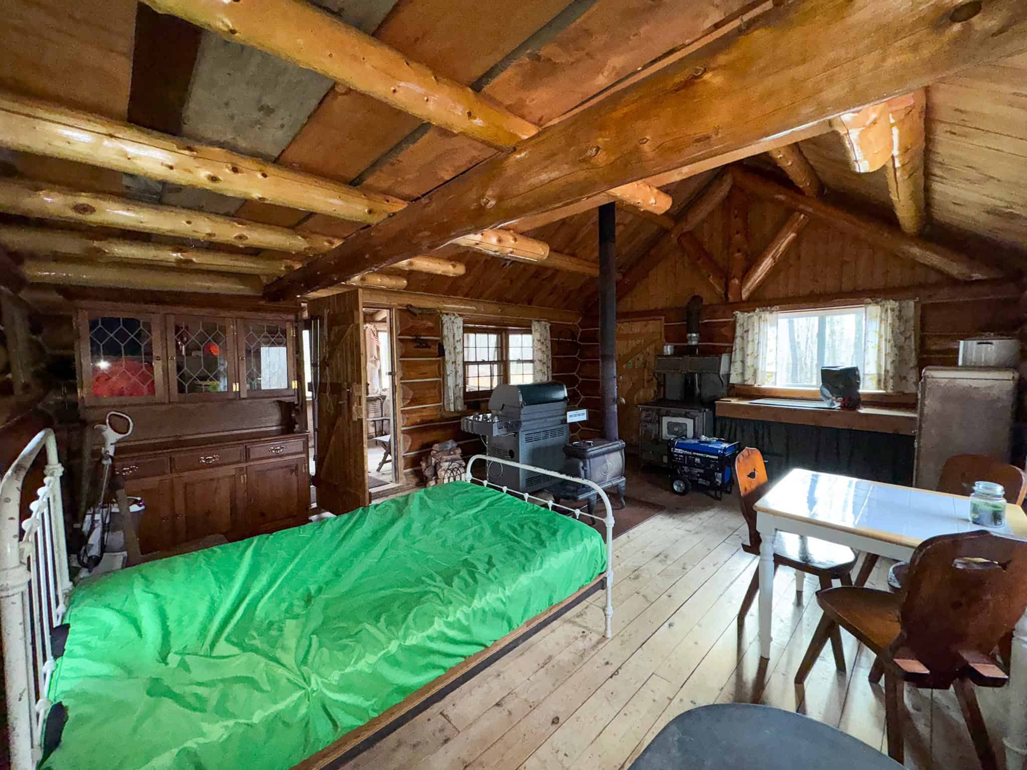 Peaceful Log Cabin Retreat with 128.8 Acres