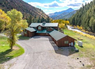 Mountain Luxury Estate – Colorado Riverfront Home for Sale