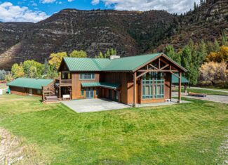 Mountain Luxury Estate – Colorado Riverfront Home for Sale