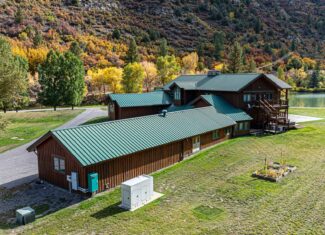 Mountain Luxury Estate – Colorado Riverfront Home for Sale