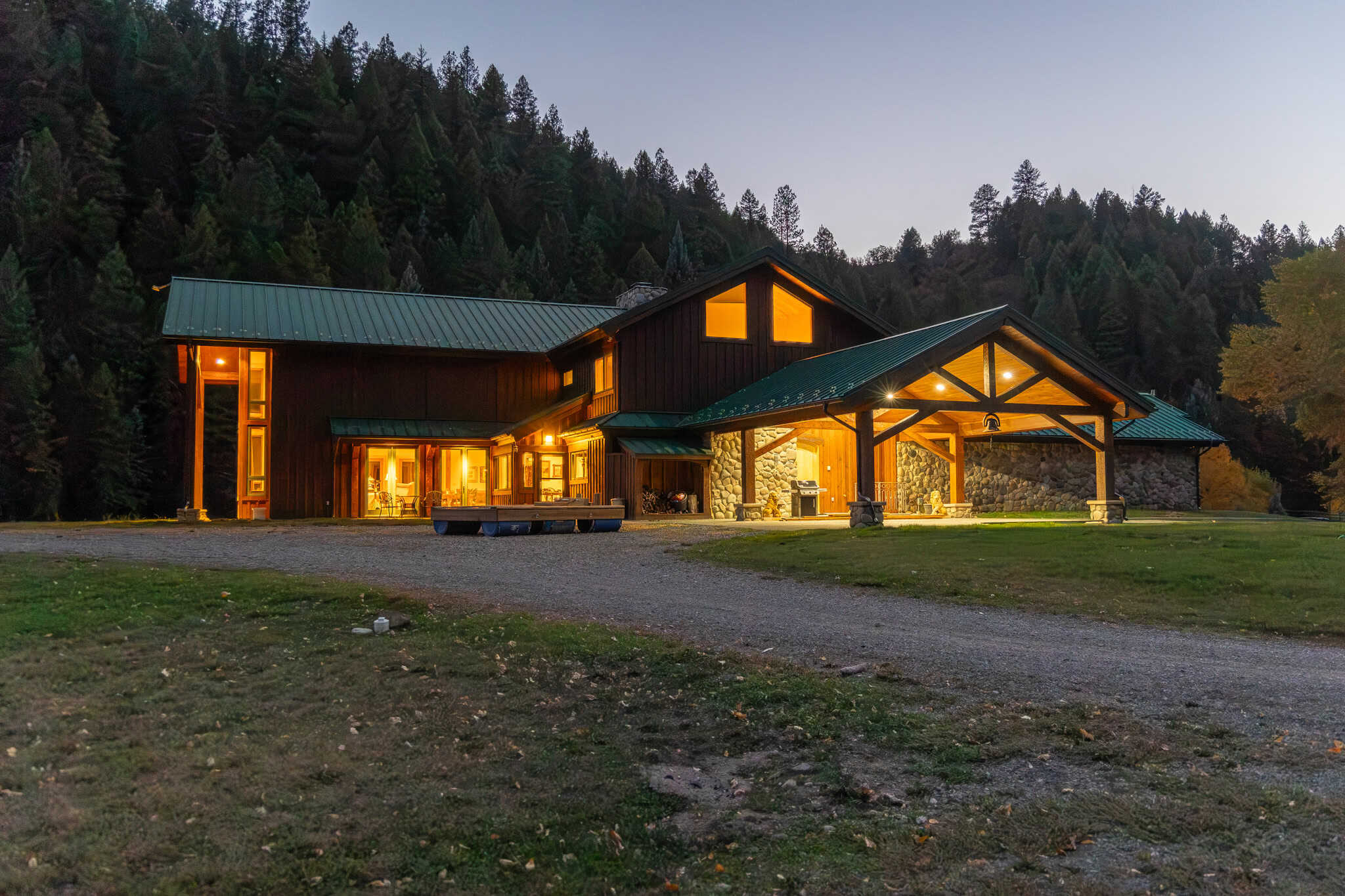 Mountain Luxury Estate – Colorado Riverfront Home for Sale