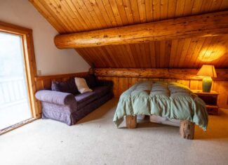 Off-Grid Alaska Lodge for Sale in Halibut Cove