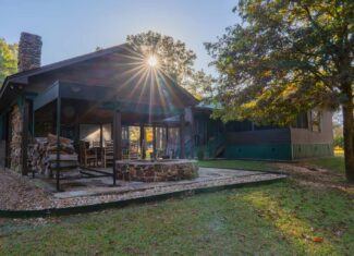 Premier Turnkey Duck & Deer Property With First Class Lodge