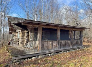 Peaceful Log Cabin Retreat with 128.8 Acres