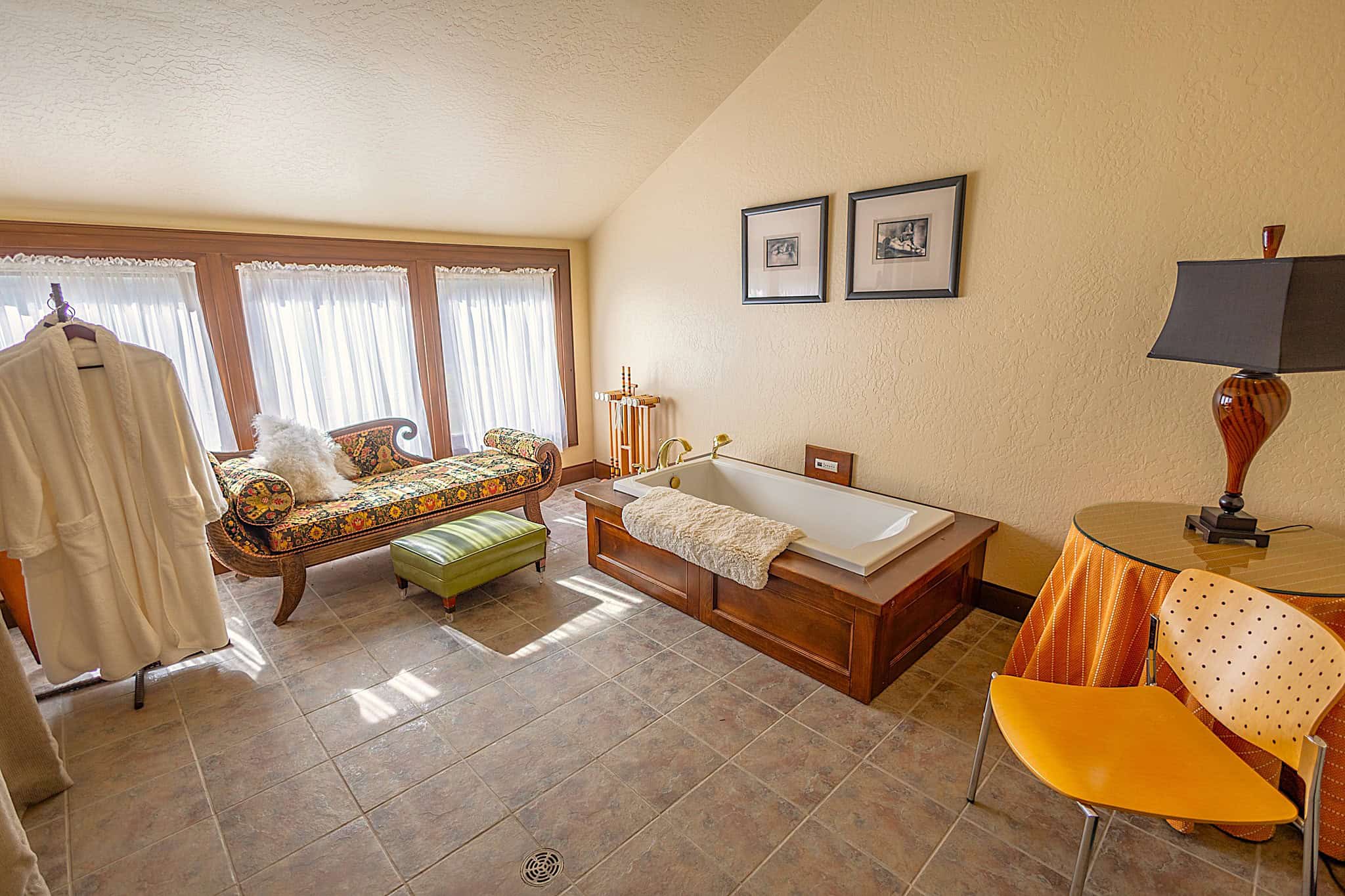 Mountain Luxury Estate – Colorado Riverfront Home for Sale