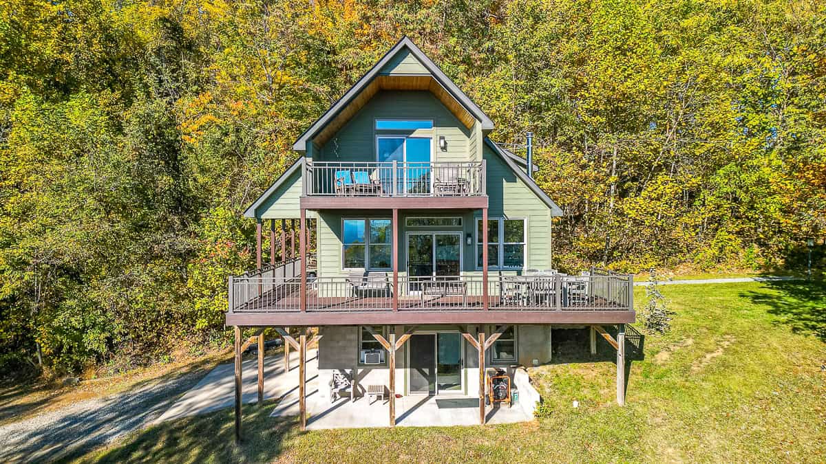 Private Hunter’s Paradise Near Lynchburg with Generator Power