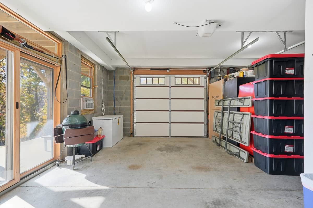 Private Hunter’s Paradise Near Lynchburg with Generator Power