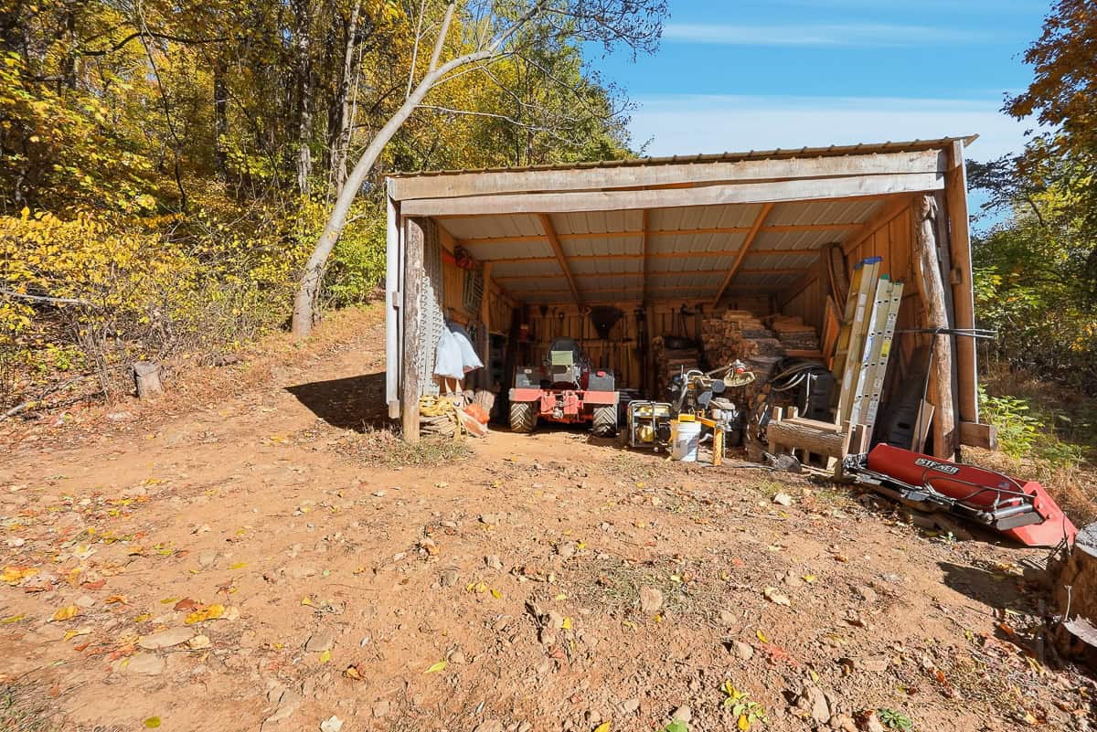 Private Hunter’s Paradise Near Lynchburg with Generator Power