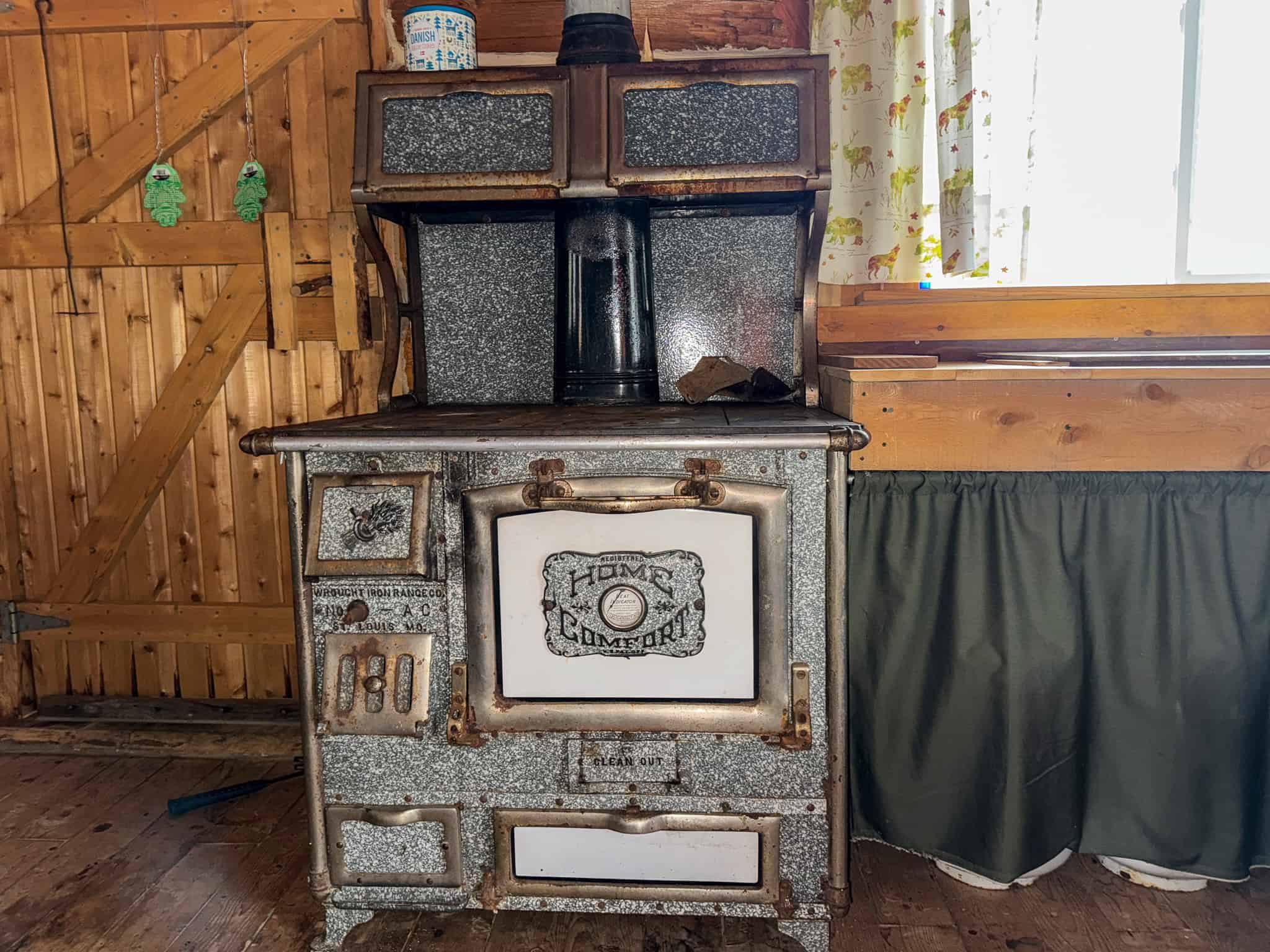 Peaceful Log Cabin Retreat with 128.8 Acres