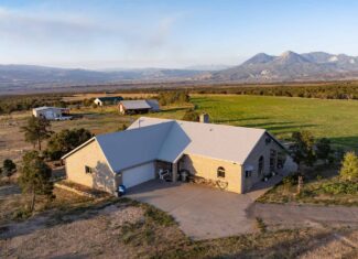 Country Home on Land For Sale in Crawford, CO