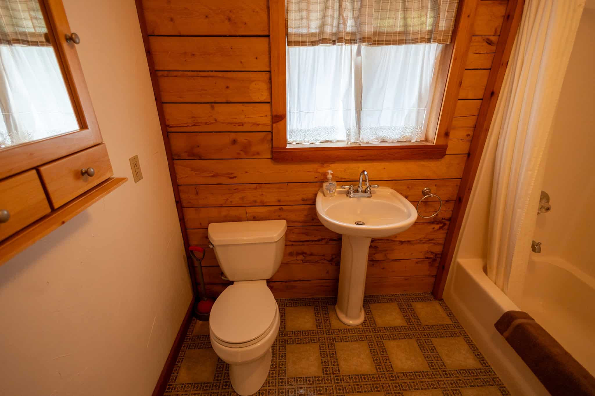 Off-Grid Alaska Lodge for Sale in Halibut Cove