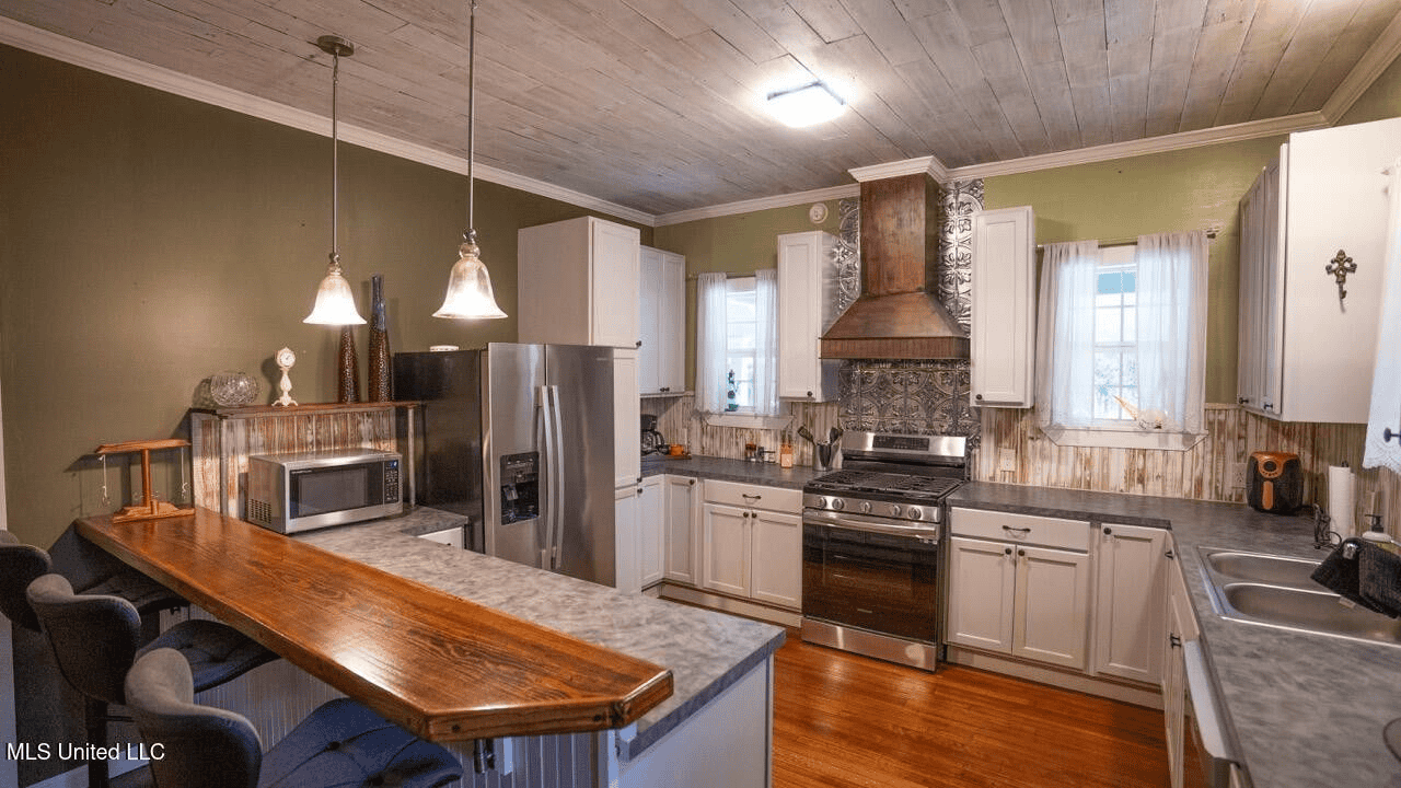 Woodville, MS – 40 Acres with Income-Producing Camp