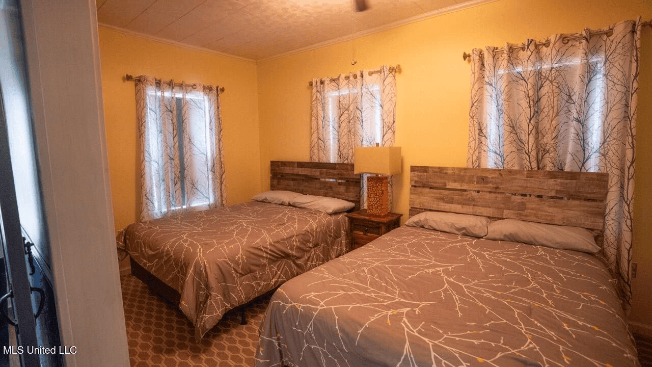 Woodville, MS – 40 Acres with Income-Producing Camp