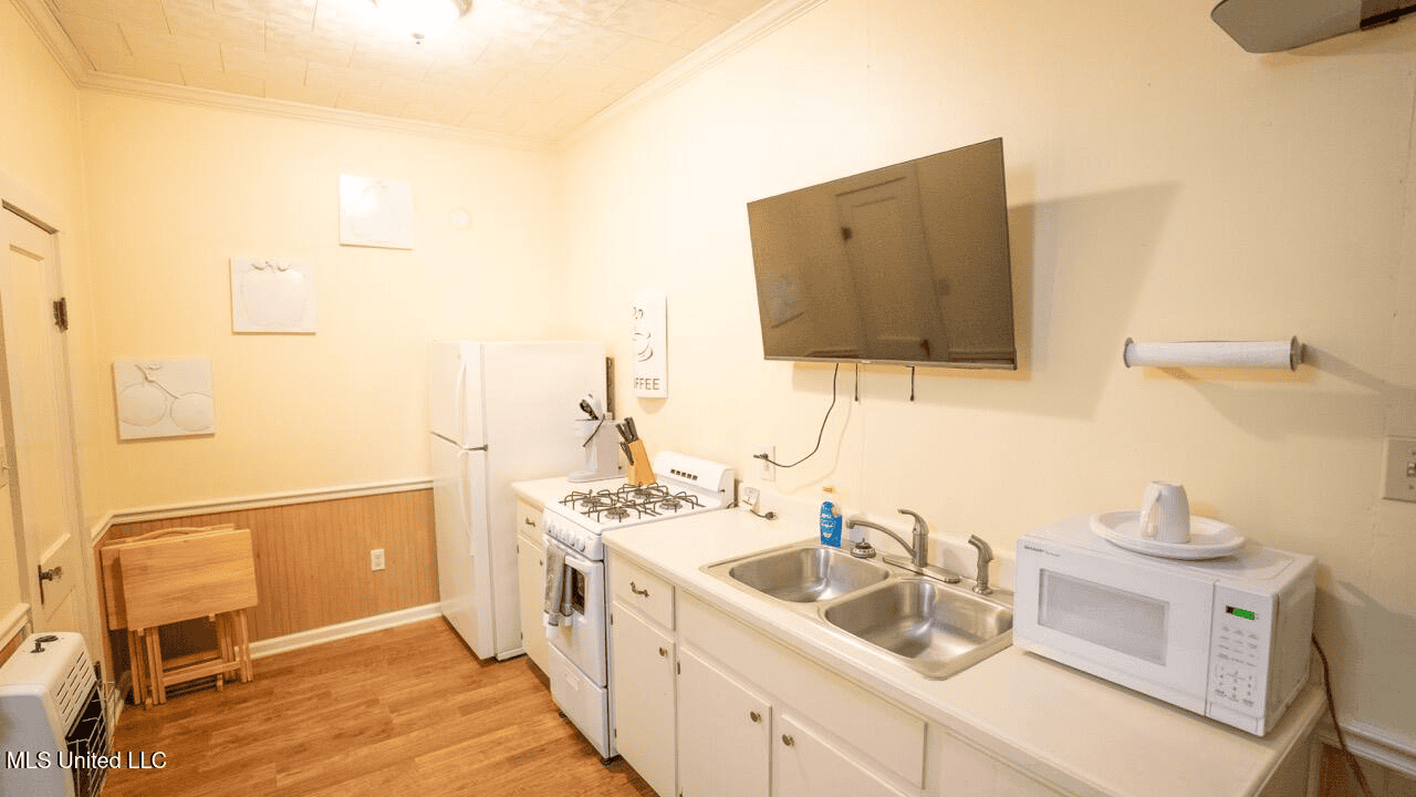 Woodville, MS – 40 Acres with Income-Producing Camp