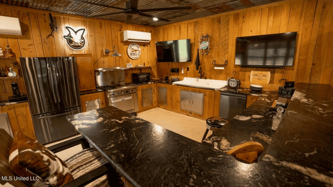 Woodville, MS – 40 Acres with Income-Producing Camp