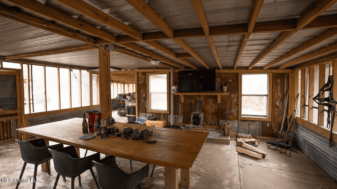 Woodville, MS – 40 Acres with Income-Producing Camp