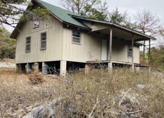 OFF-GRID CABIN AND ACREAGE FOR SALE IN NORTH CENTRAL ARKANSAS