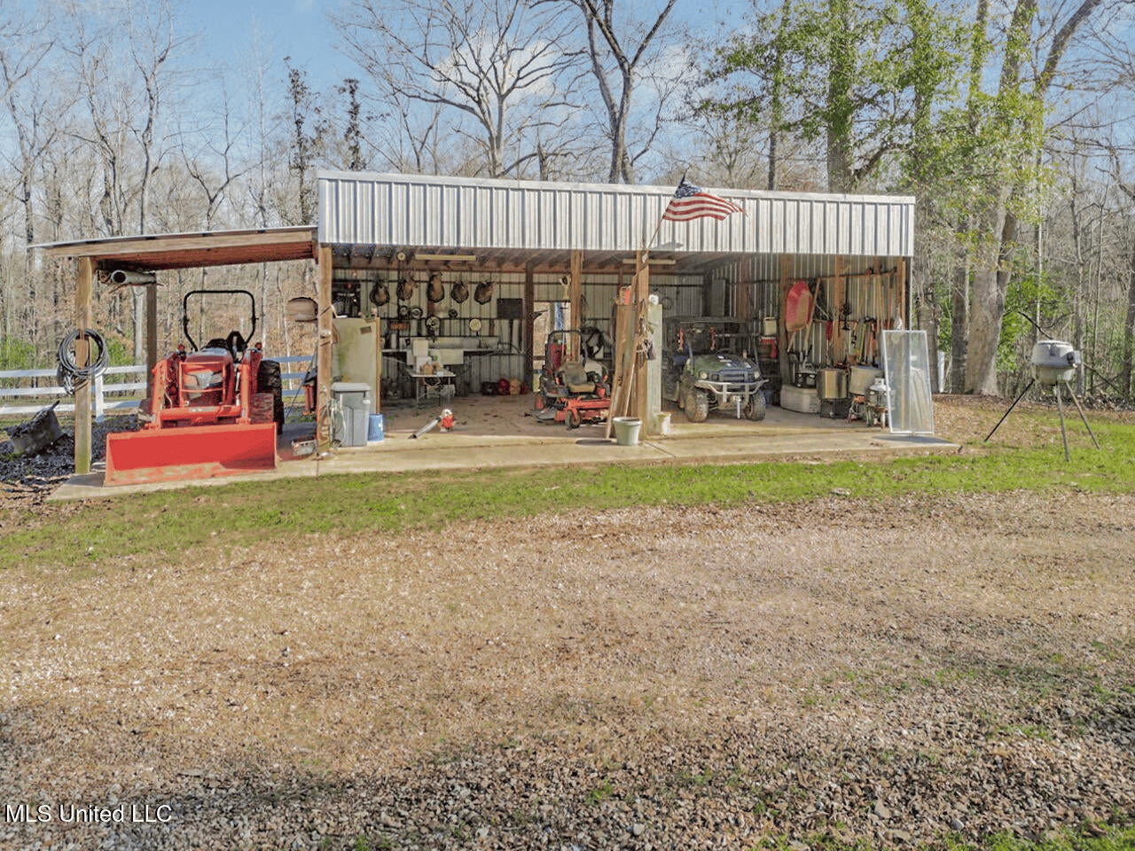 13645 LA Hwy 10, St. Francisville, LA Home on 19± Acres