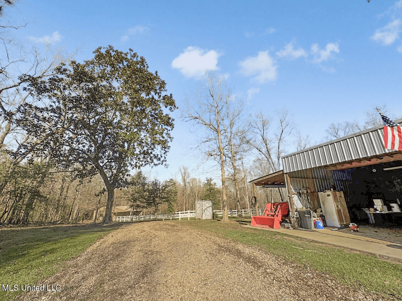 13645 LA Hwy 10, St. Francisville, LA Home on 19± Acres