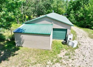 Hunting Land and Home in Atlanta, MI