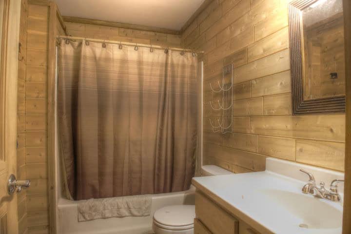 Hunting Land and Home in Atlanta, MI