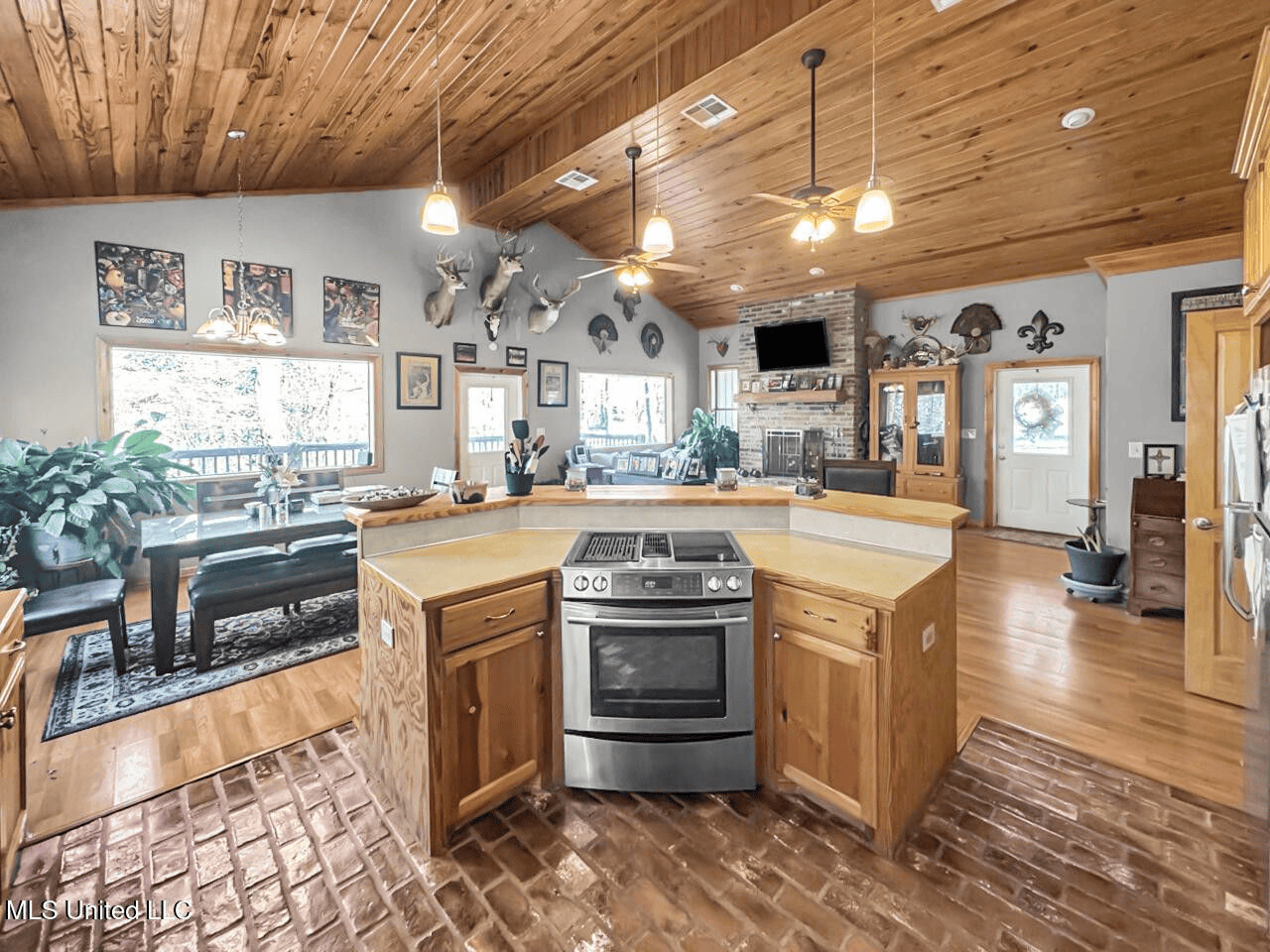 13645 LA Hwy 10, St. Francisville, LA Home on 19± Acres
