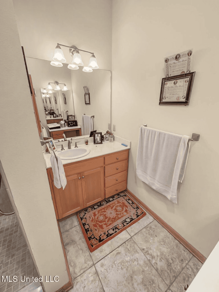 13645 LA Hwy 10, St. Francisville, LA Home on 19± Acres