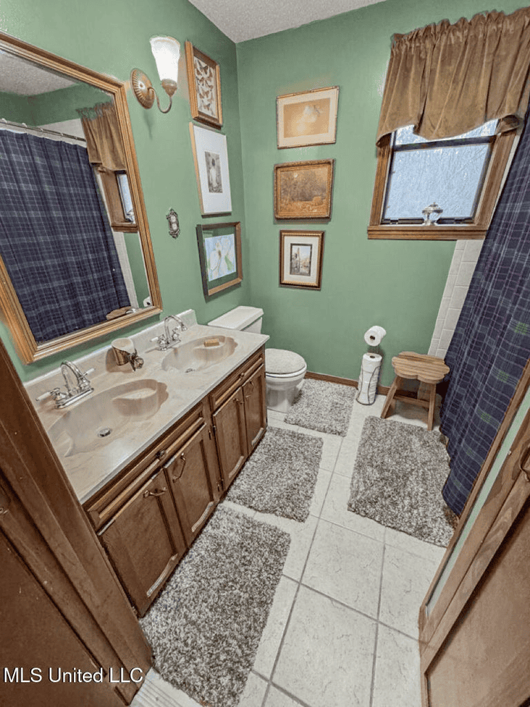 Luxury 5-Bed Home on 22 Acres in Kingston, Natchez, MS