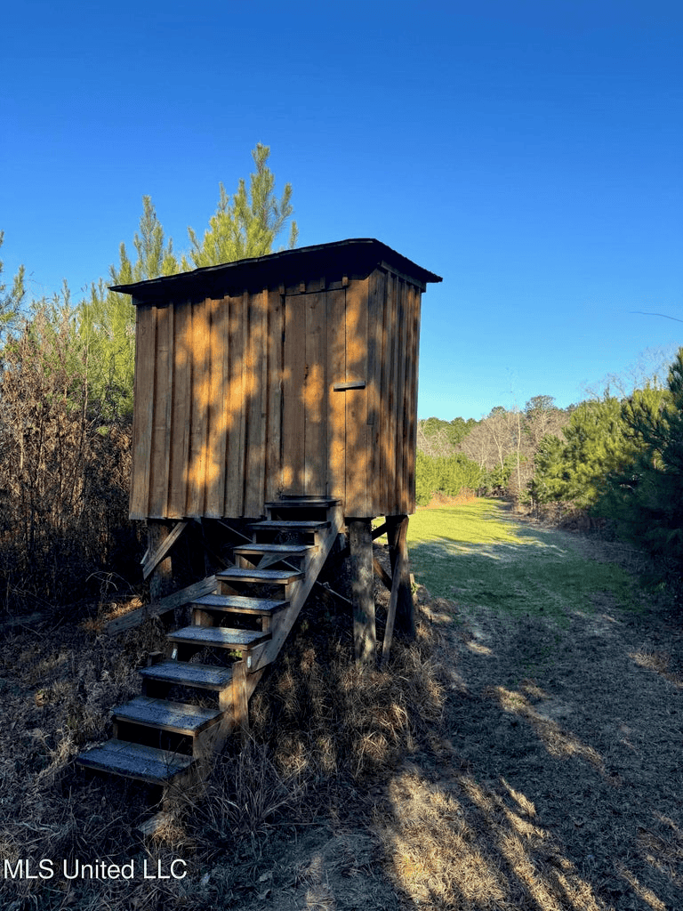 South MS Camp and Land Bordering the National Forest