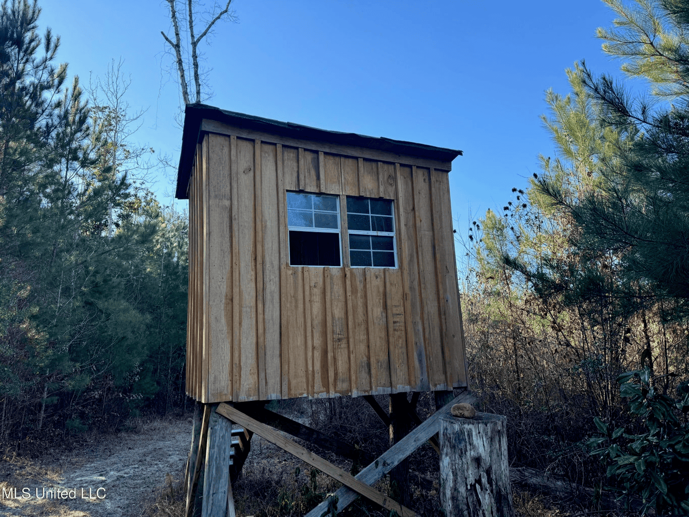 South MS Camp and Land Bordering the National Forest
