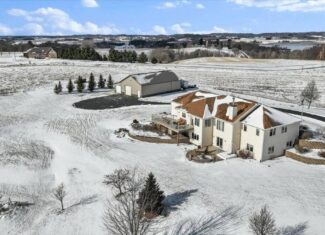 36.8± Acre Executive Estate in the Rolling Countryside of Jackson County