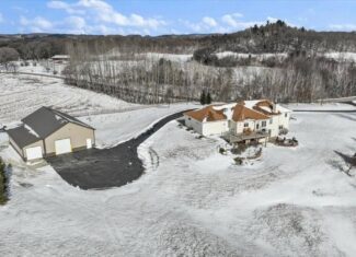 36.8± Acre Executive Estate in the Rolling Countryside of Jackson County