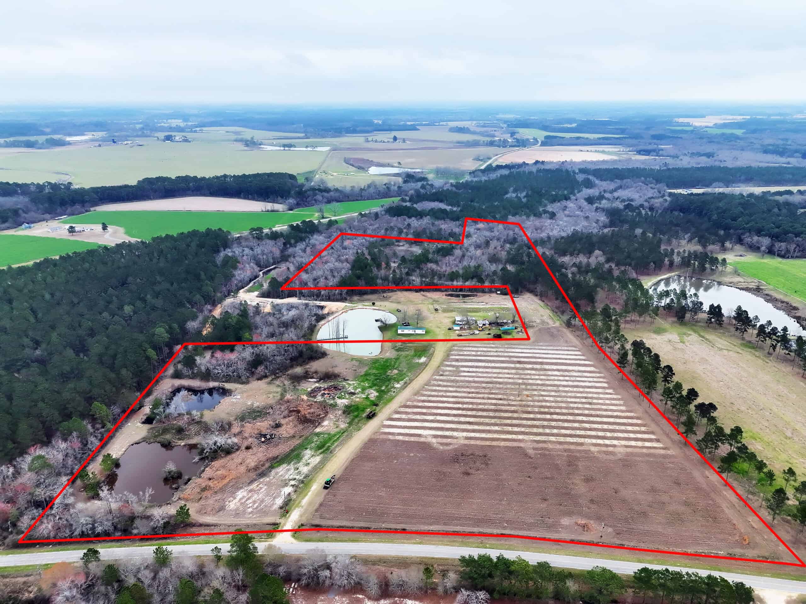 This 38 acres offers a hunting retreat or recreational getaway in Worth Cty GA