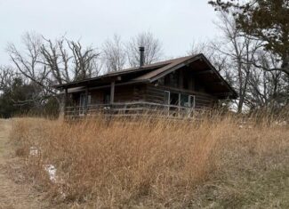 Premier Nebraska Hunting Retreat,  25 acres with Log Cabin